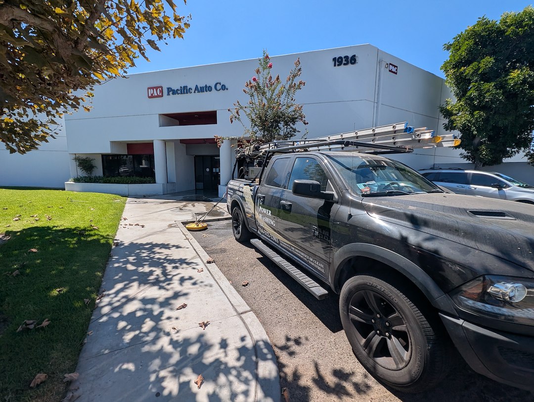 Commercial building washing and concrete pressure washing in Orange, California